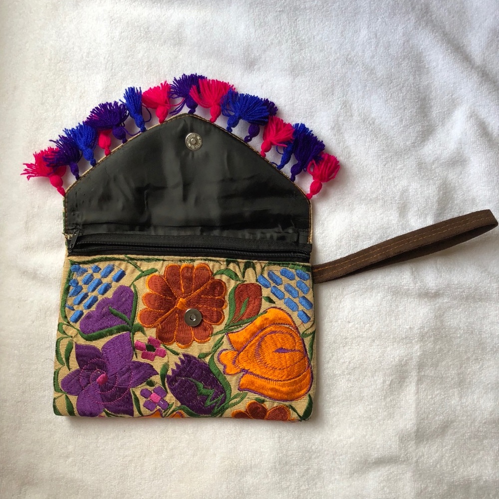 SOLD❗️Embroidered mexican clutch bag - Picture 3 of 4